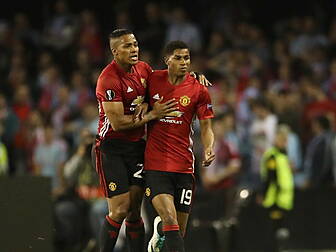 Rashford free kick secures Man...